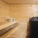 Tiny - Rustig - - In De - Sauna