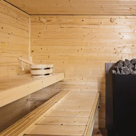 Tiny - Rustig - - In De - Sauna