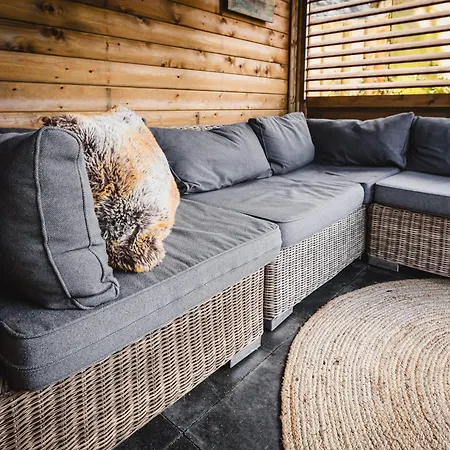 Tiny - Rustig - - In De - Sauna