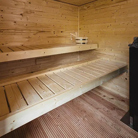 Tiny - Rustig - - In De - Sauna *
